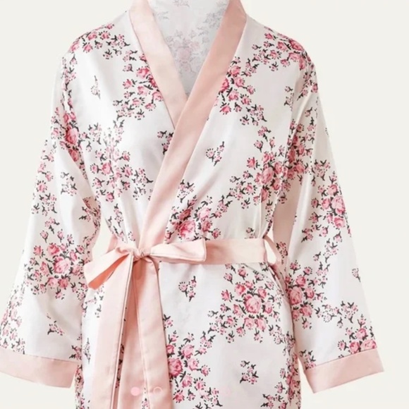 Morgan Taylor Short Robe - Picture 1 of 3